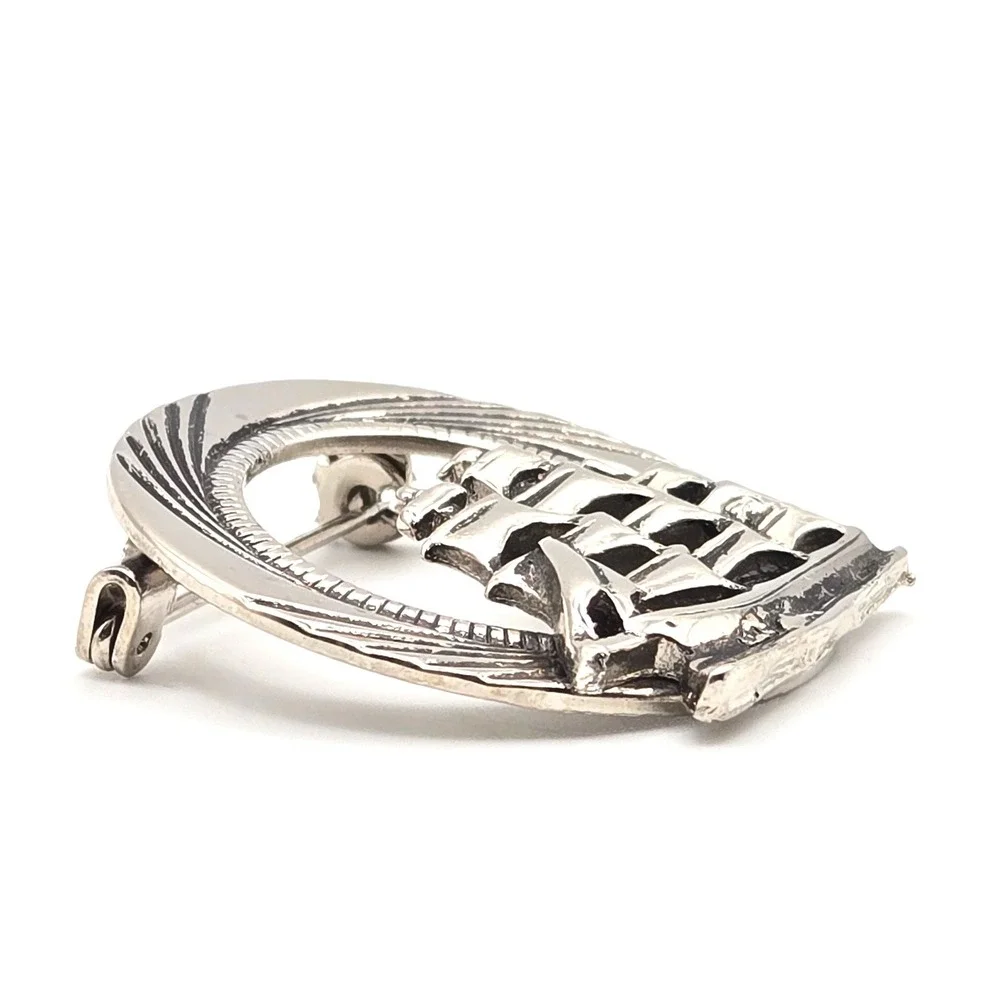 Silver Tone Round Full-Rigged‎ Clipper Ship Brooch Pin Nautical Maritime Vintage